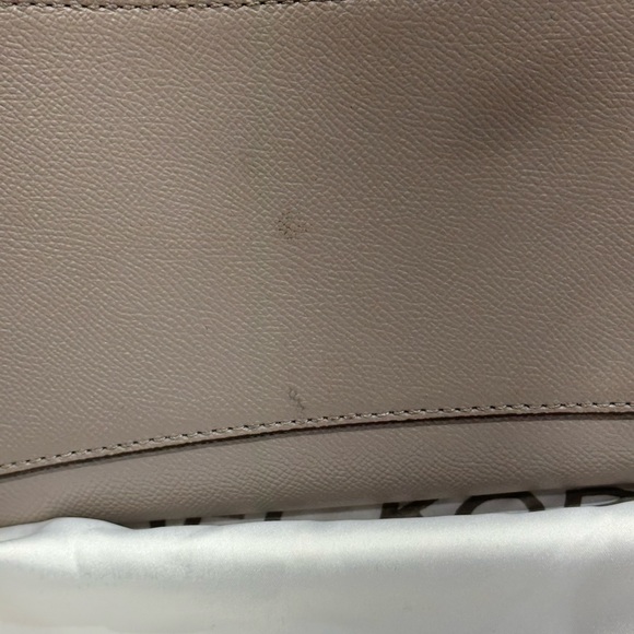 Michael Kors Voyager Tote - Picture 4 of 5